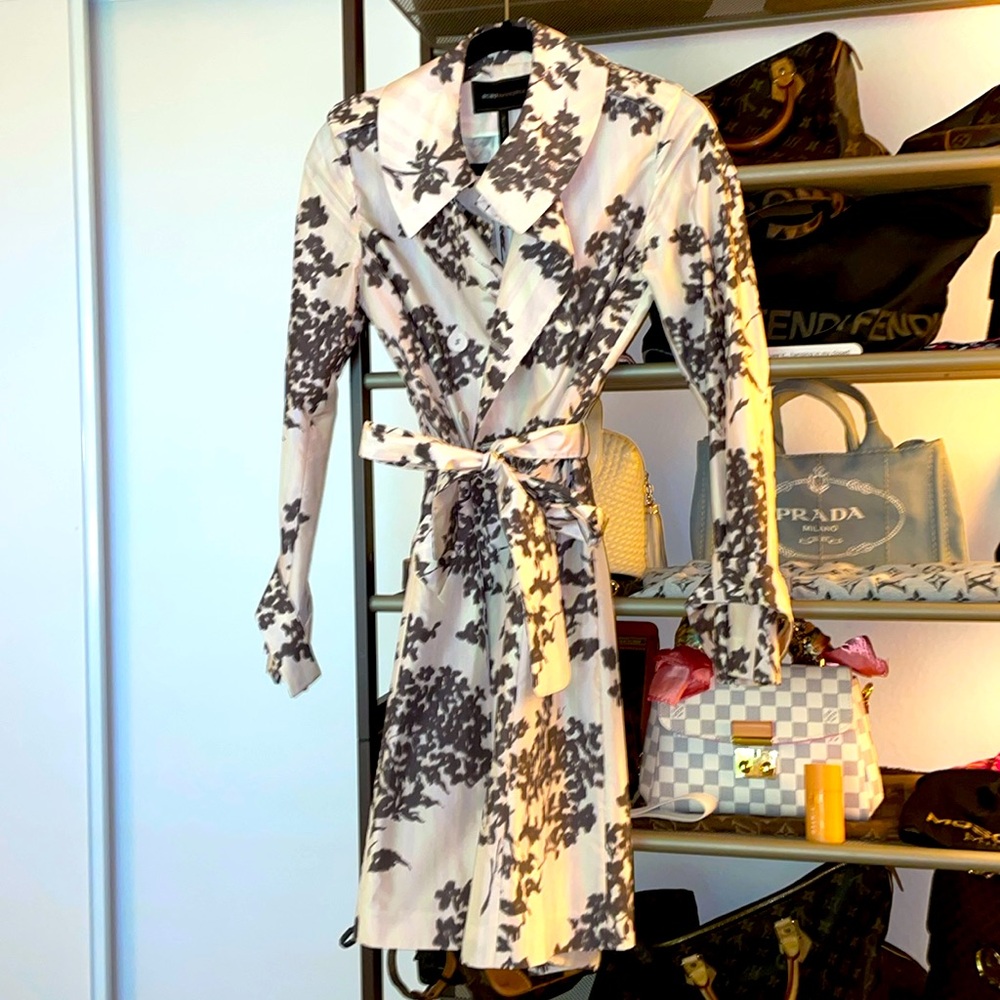 Carrie Bradshaw Vibes!!🎉AMAZING Silk Lightweight Trenchcoat